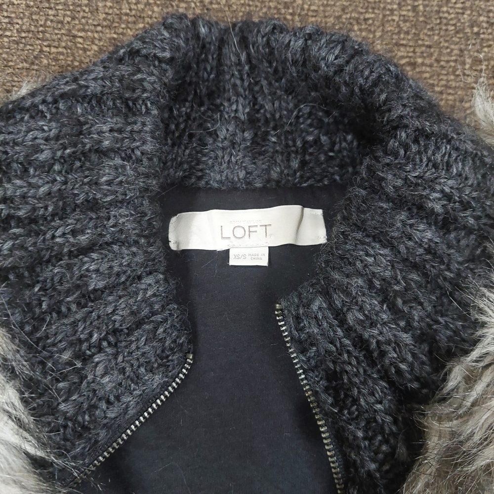 Ann Taylor LOFT Charcoal Gray Faux Fur Vest Size XS/S Sweater Trim Wool Blend - Picture 10 of 12